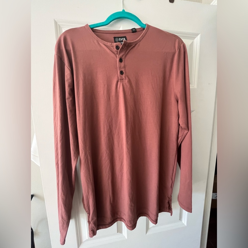 Cuts Curve Hem Men's Large T-Shirt Henley Long Sleeve Stretch Button Tee Rust